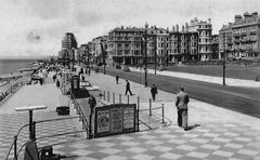 The-promenade-at-Warrior-Square-in-1952.